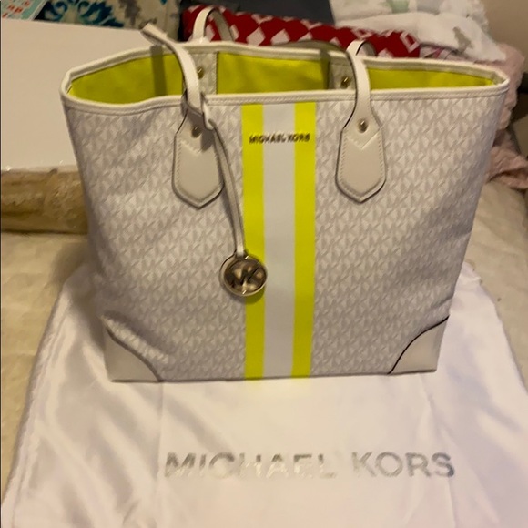 bags similar to michael kors
